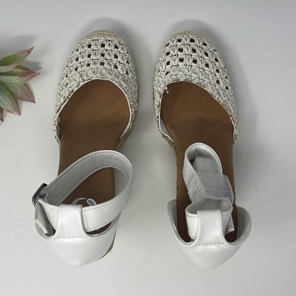 Journee Collection Sierra Espadrille Sandal - Picture 5 of 10